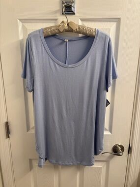 NWT Light Blue HALOGEN Women’s Short-Sleeve Scoop Neck Top- Size M